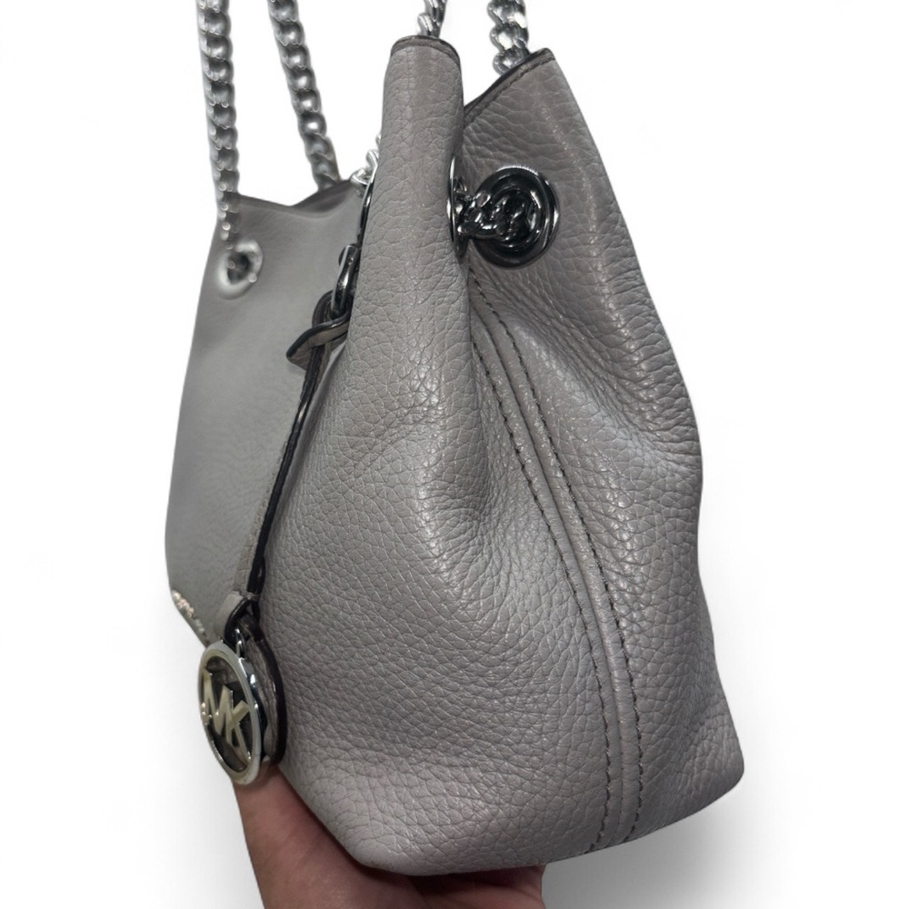 Michael Kors Jet Set Medium Pebbled Leather Chain Shoulder Bag. - Picture 3 of 11